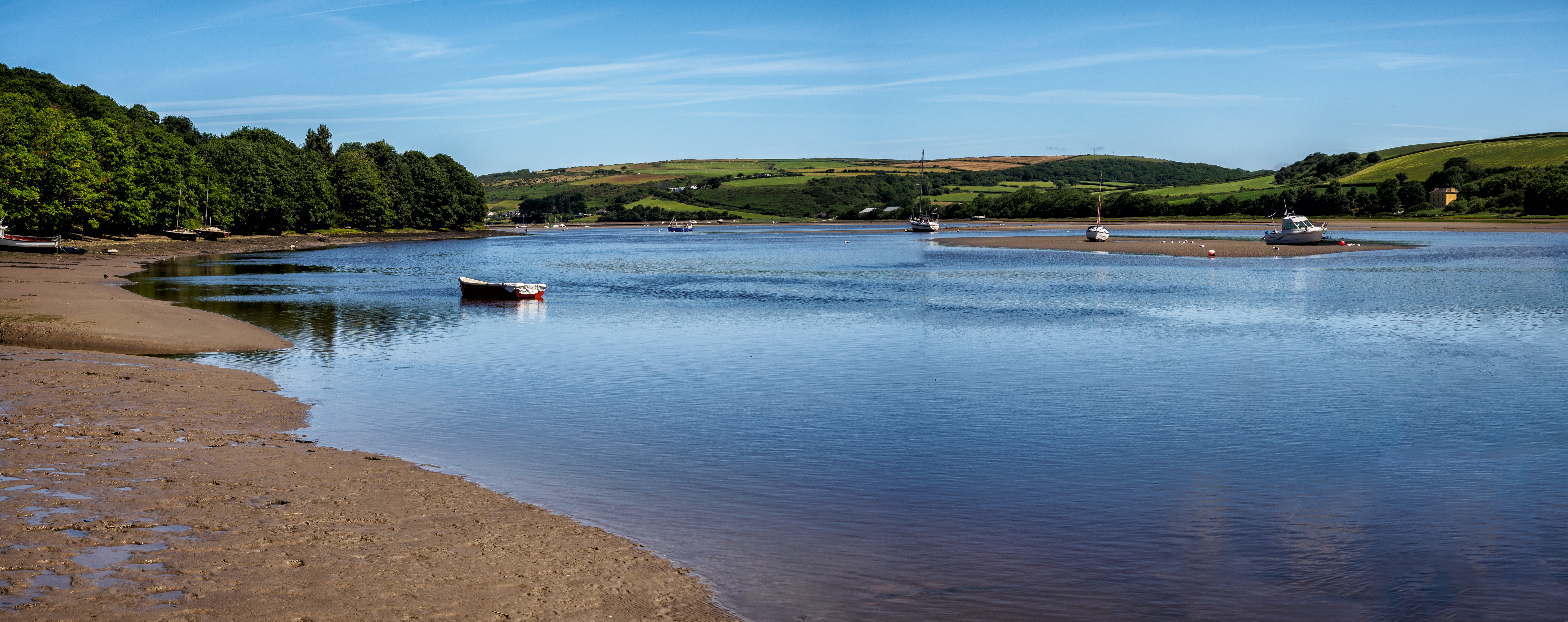 Aber y Teifi ger draeth Poppit