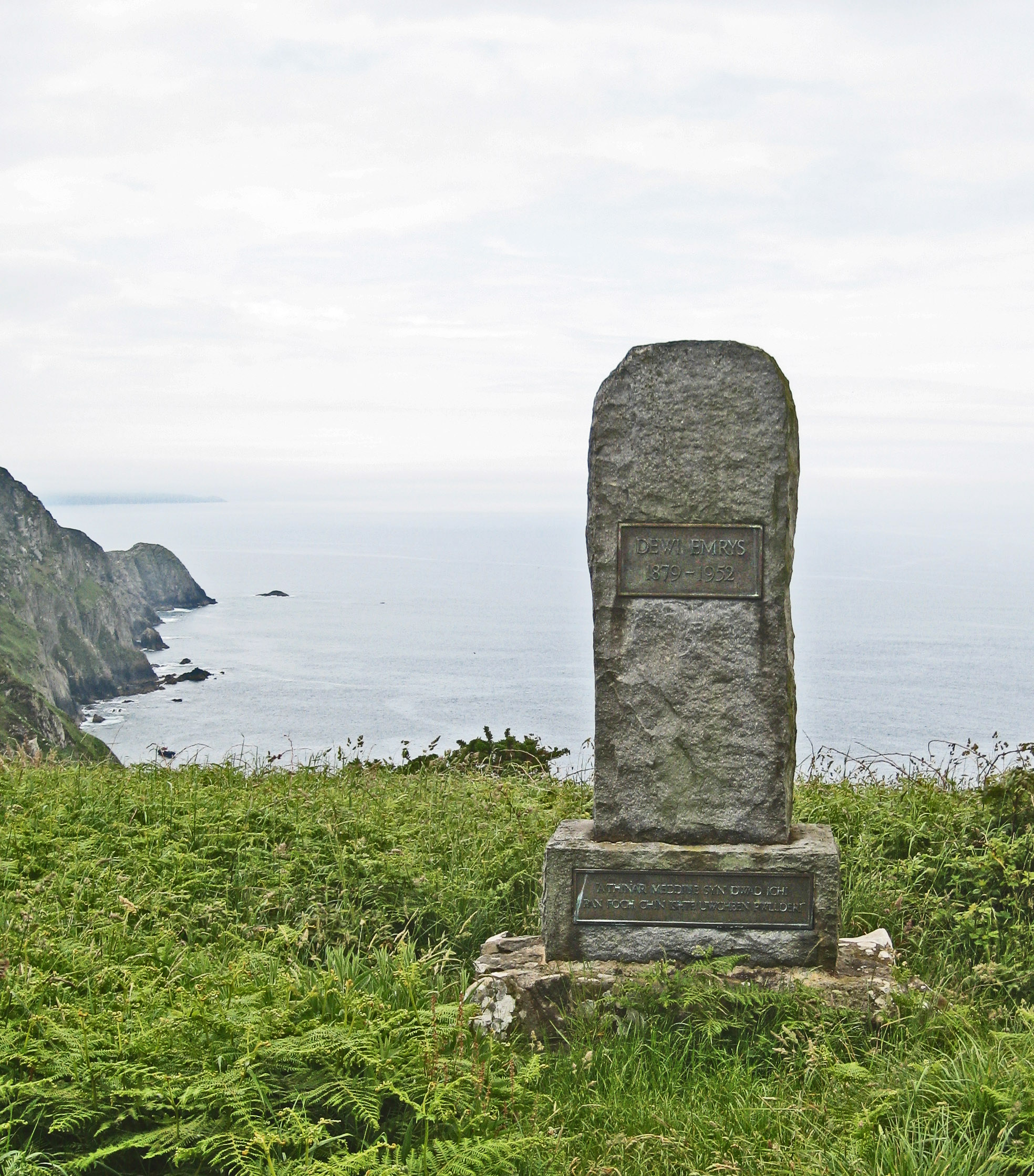 Memorial to poet Dewi Emrys at Pwll Deri