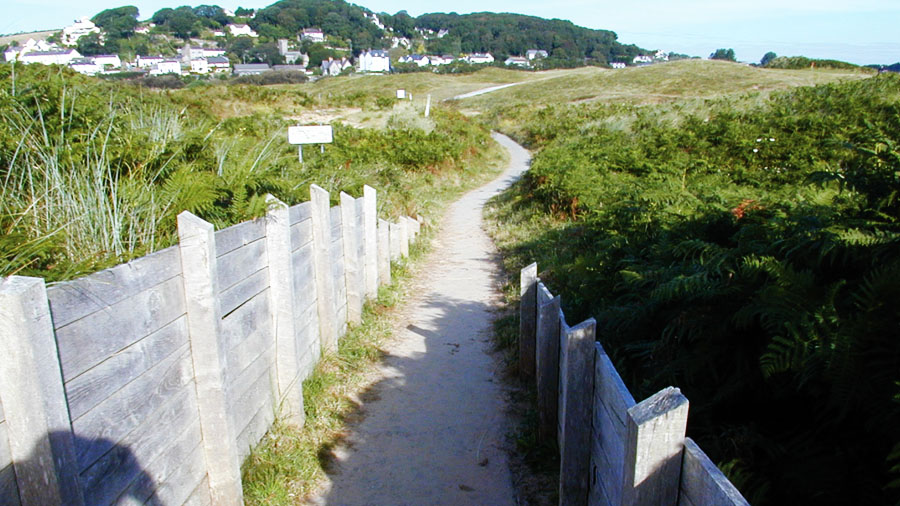 Footpath to Tenby South Beach from Penally