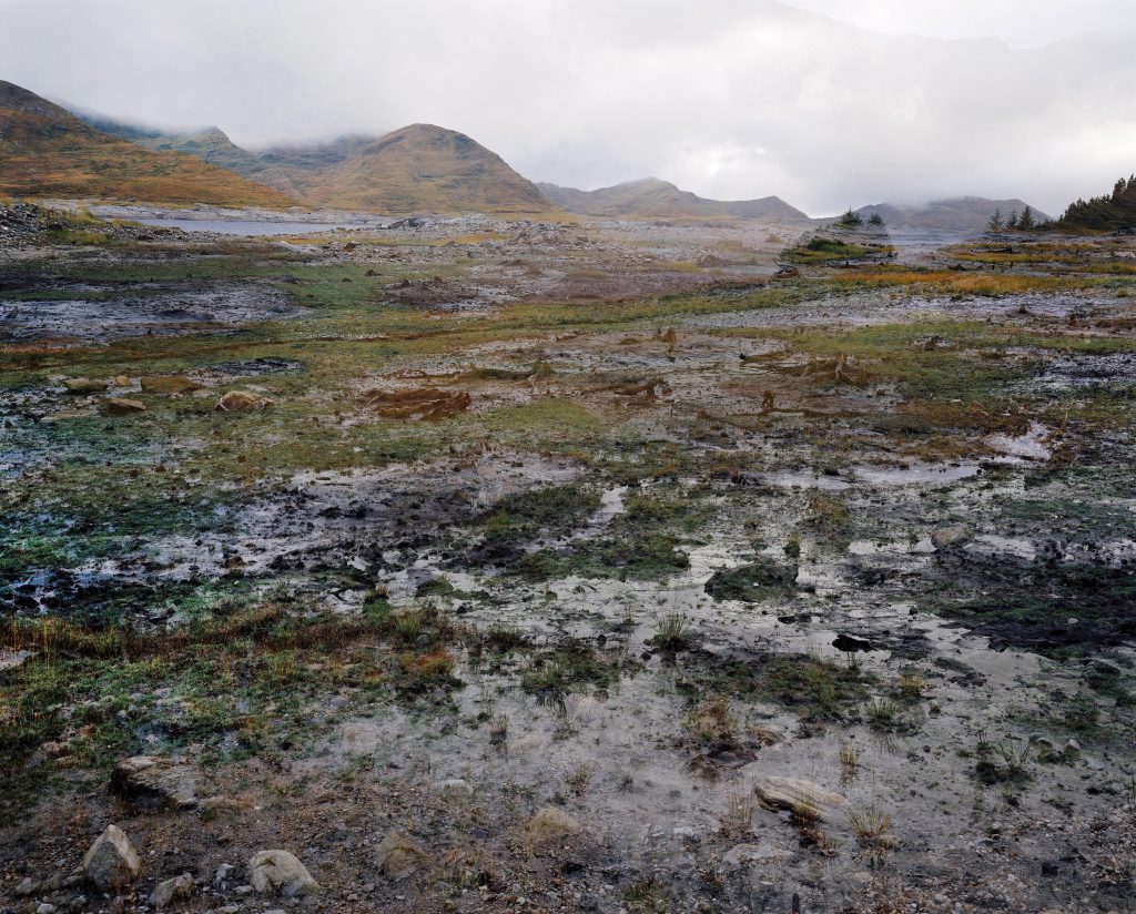 Loch Cluanie, Yr Ucheldiroedd Gorllewinol, Yr Alban, 2009 195cm x 165cm (ffilm 8x10’)