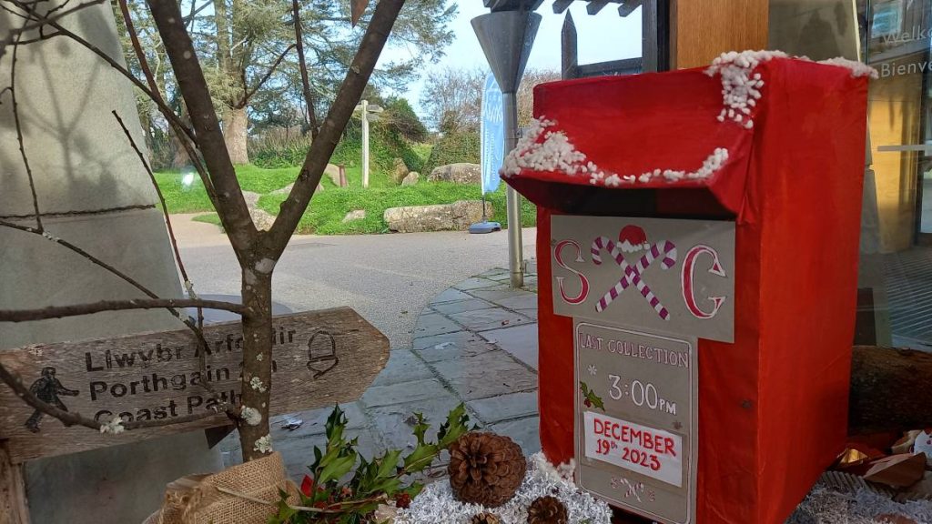 The North Pole Post Box at Oriel y Parc